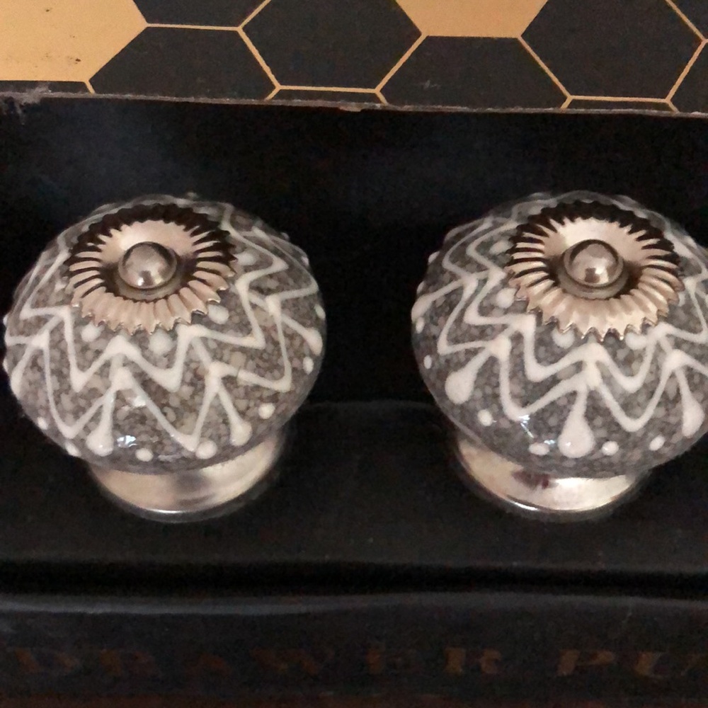 8 Ornate ceramic drawer pulls knobs gray silver stone silver made in India